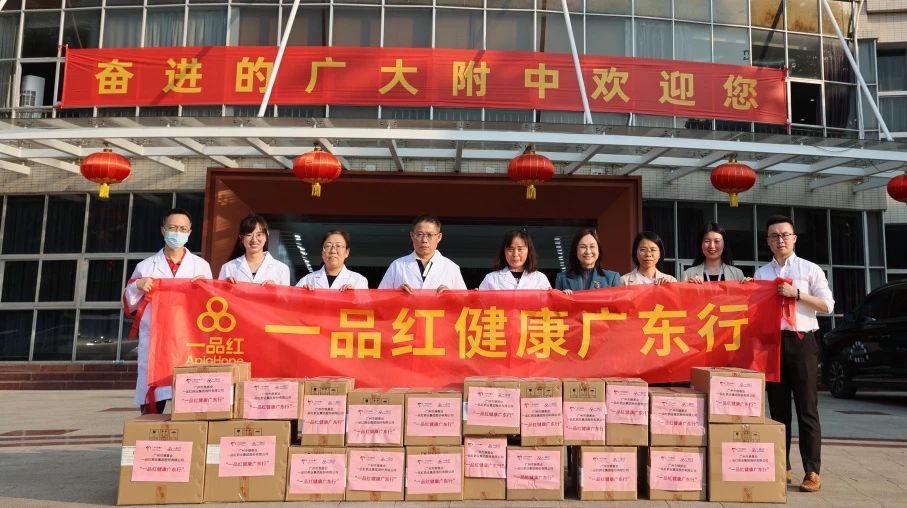 67ee600e0c053 注明: I:\霍巧珍\3.企业宣传\3.刊物\内刊\内刊文件\2025年\25.j9国际站结合昭通市慈悲会向昭通9所中学捐赠甲流防治药品\配图1.jpg